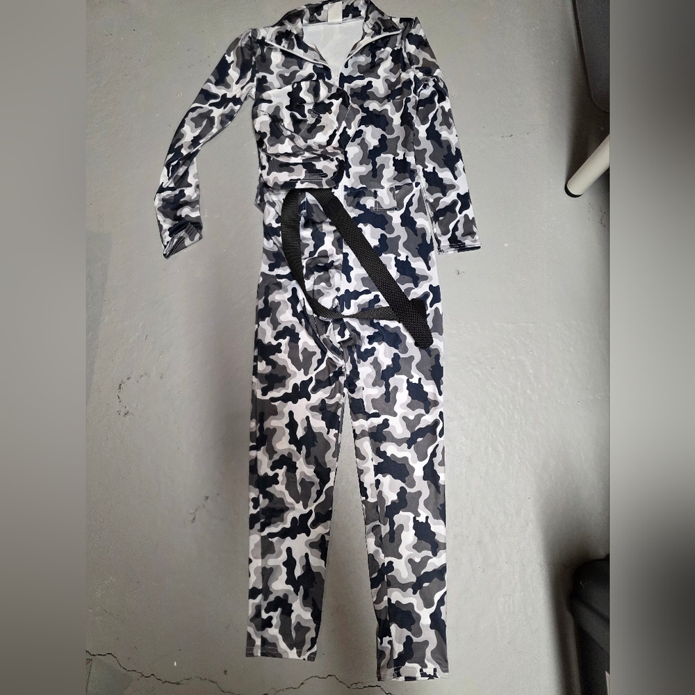 Spirit Halloween Snow Soldier Costume Camouflage Jumpsuit in Black and White S - Picture 5 of 7